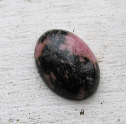 Cabochon Rhodonite - Oval 25x18mm 1 styck