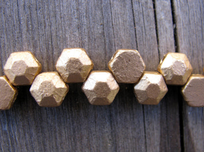 Honeycomb Jewel -  Bronze Pale Gold 6mm, 1 sträng