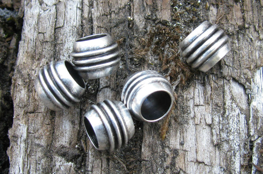 Mellandel silverfärgad - Mindre tunna med ränder 8x6,5mm, stort hål, 5- pack