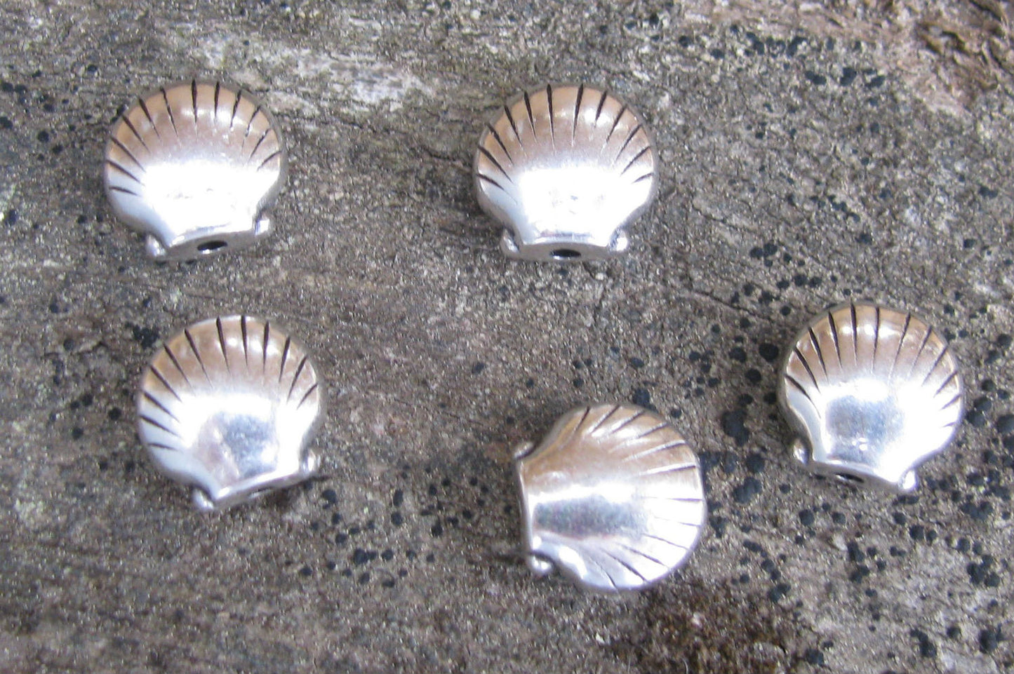 Mellandel silverfärgad - Snäcka 8mm, 5-  pack