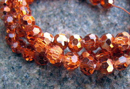 Glaspärlor facetterad - Rund Metallic Orange 6mm, 1 längre sträng