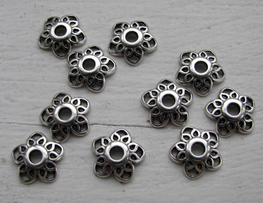 Pärlhattar silverfärgade - Blomma med hjärtblad 11mm 10- pack