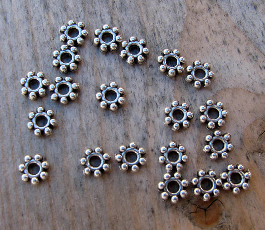 Mellandel Silverfärgad - Daisy 4,8mm 20- pack