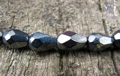 Tjeckiska Glaspärlor - Pear  Hematite 10x7mm, 1 sträng