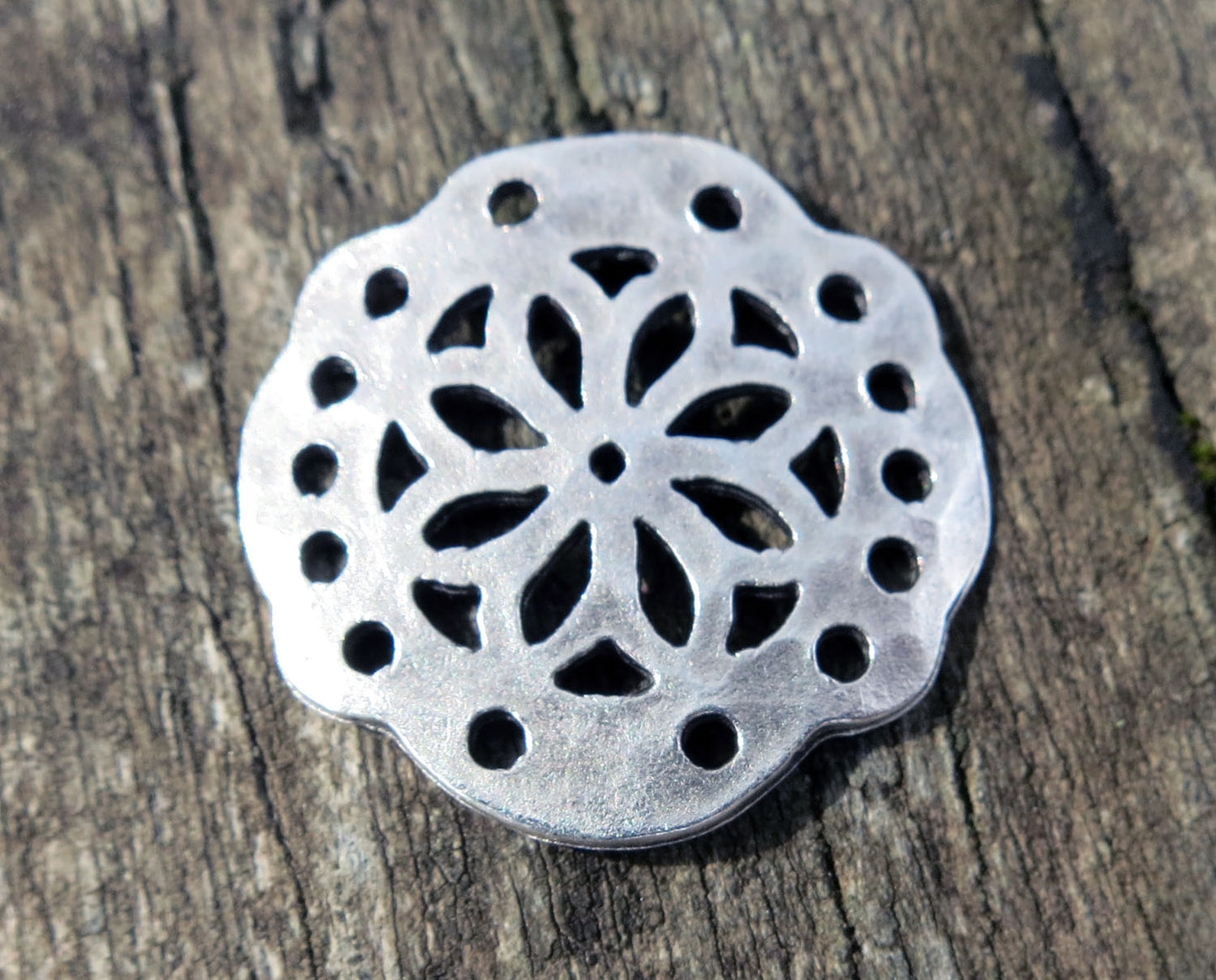 Connector Silverfärgad - Rund med blomma 19mm