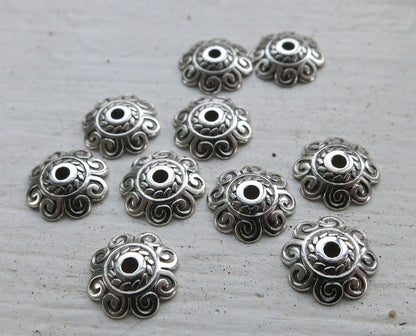 Pärlhattar Silverfärgade - Rund blomma med snirklar 8mm, 10- pack