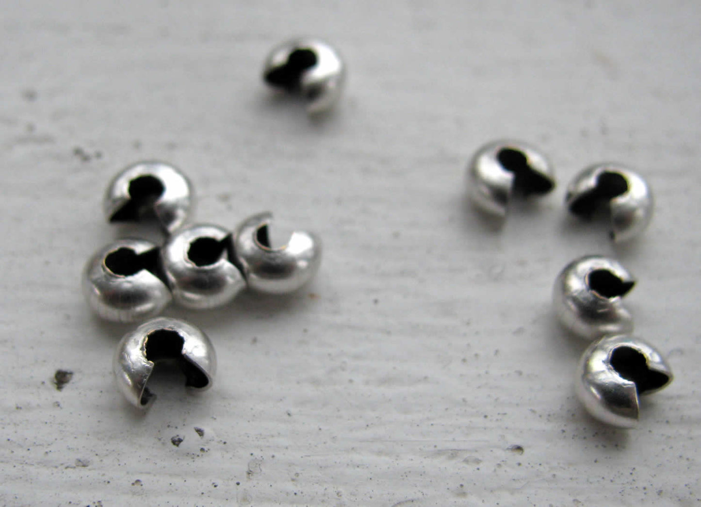 Klämtäckare silverfärgade - 4 mm 10- pack