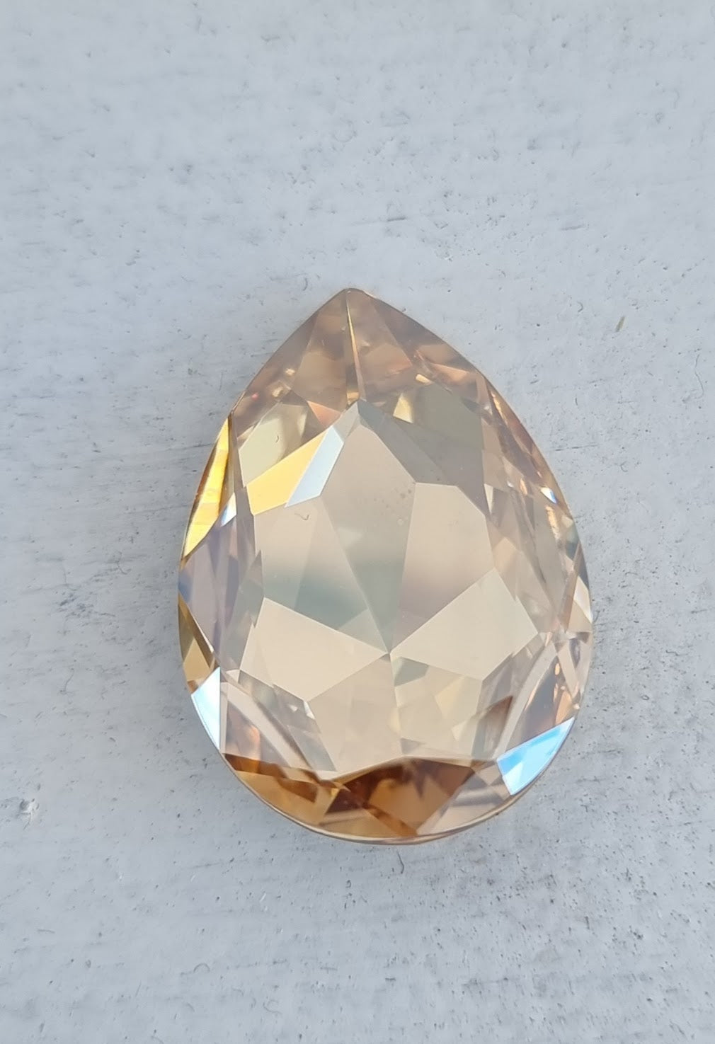 Swarovski crystals Large Fancy Pear (4327) - Crystal Golden Shadow