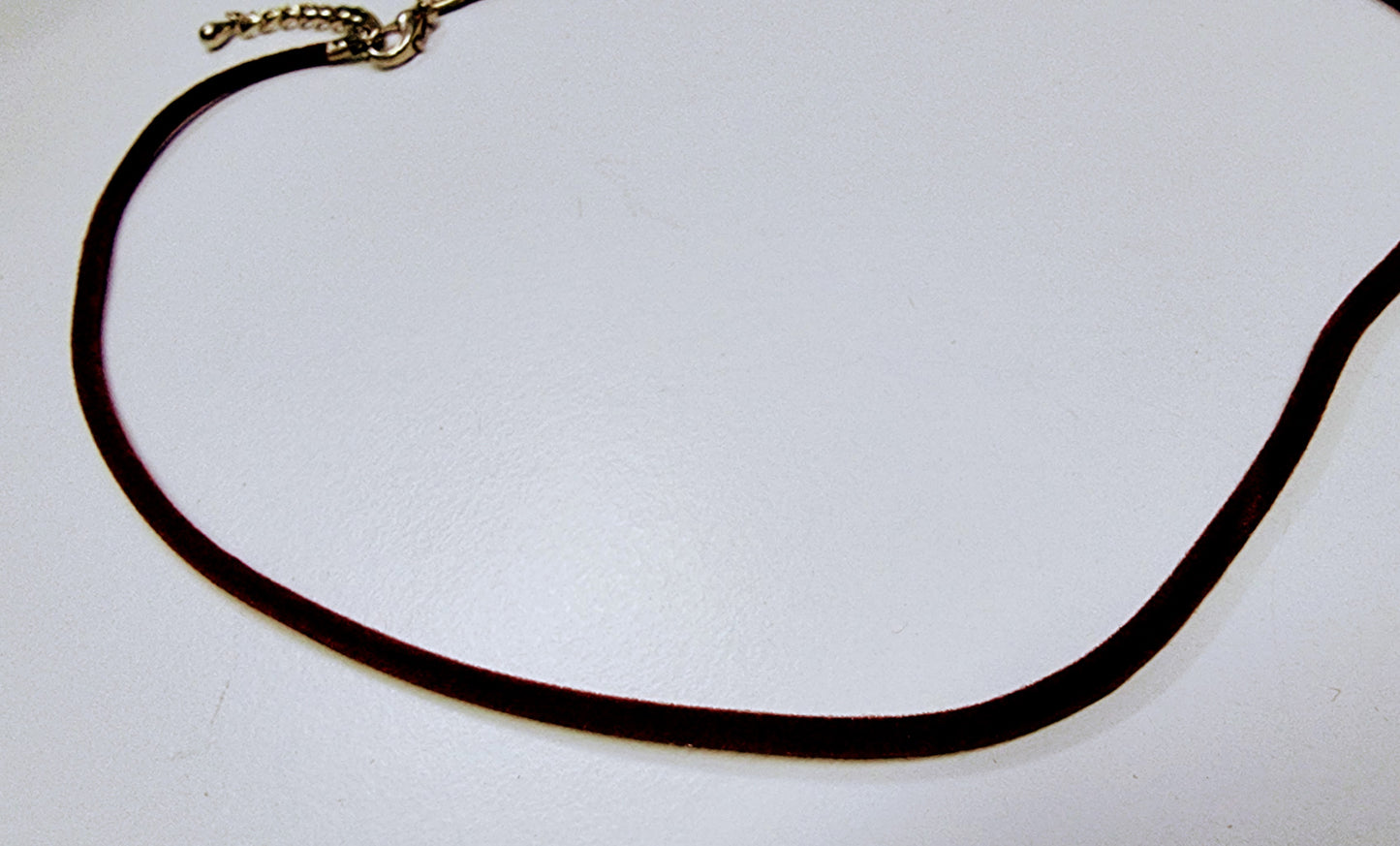 Gummi/sammet halsband - Brun ca 3mm, 1 styck