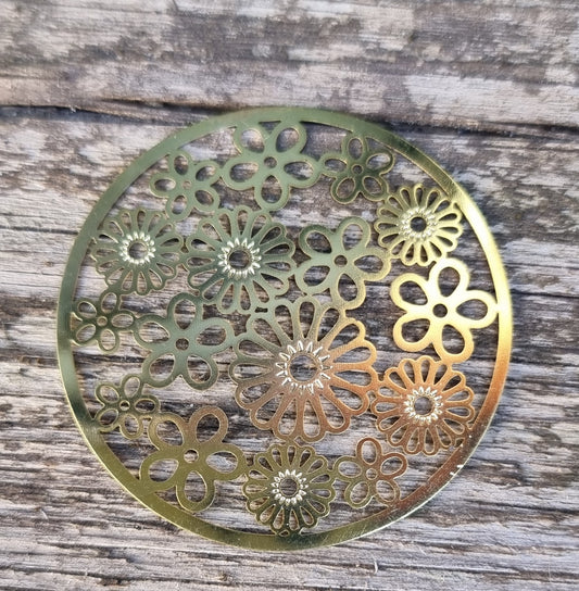 Connector / Hänge Guldfärgad - Mandala med blommor 47mm