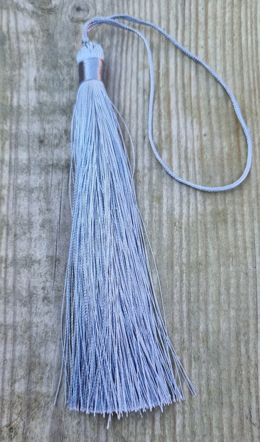 Hänge tassel polyester - Ljusgrå 130mm 1 styck