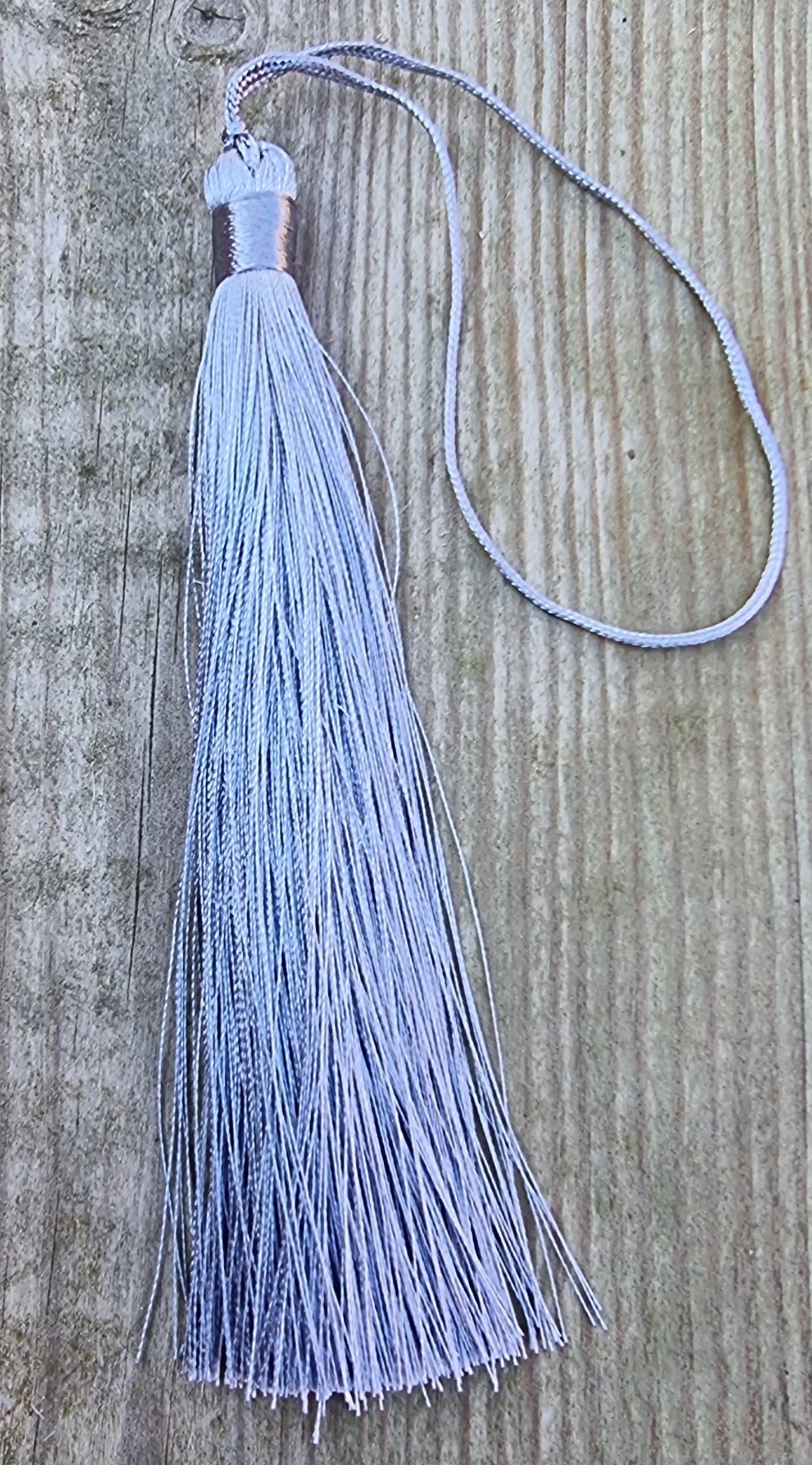 Hänge tassel polyester - Ljusgrå 130mm 1 styck