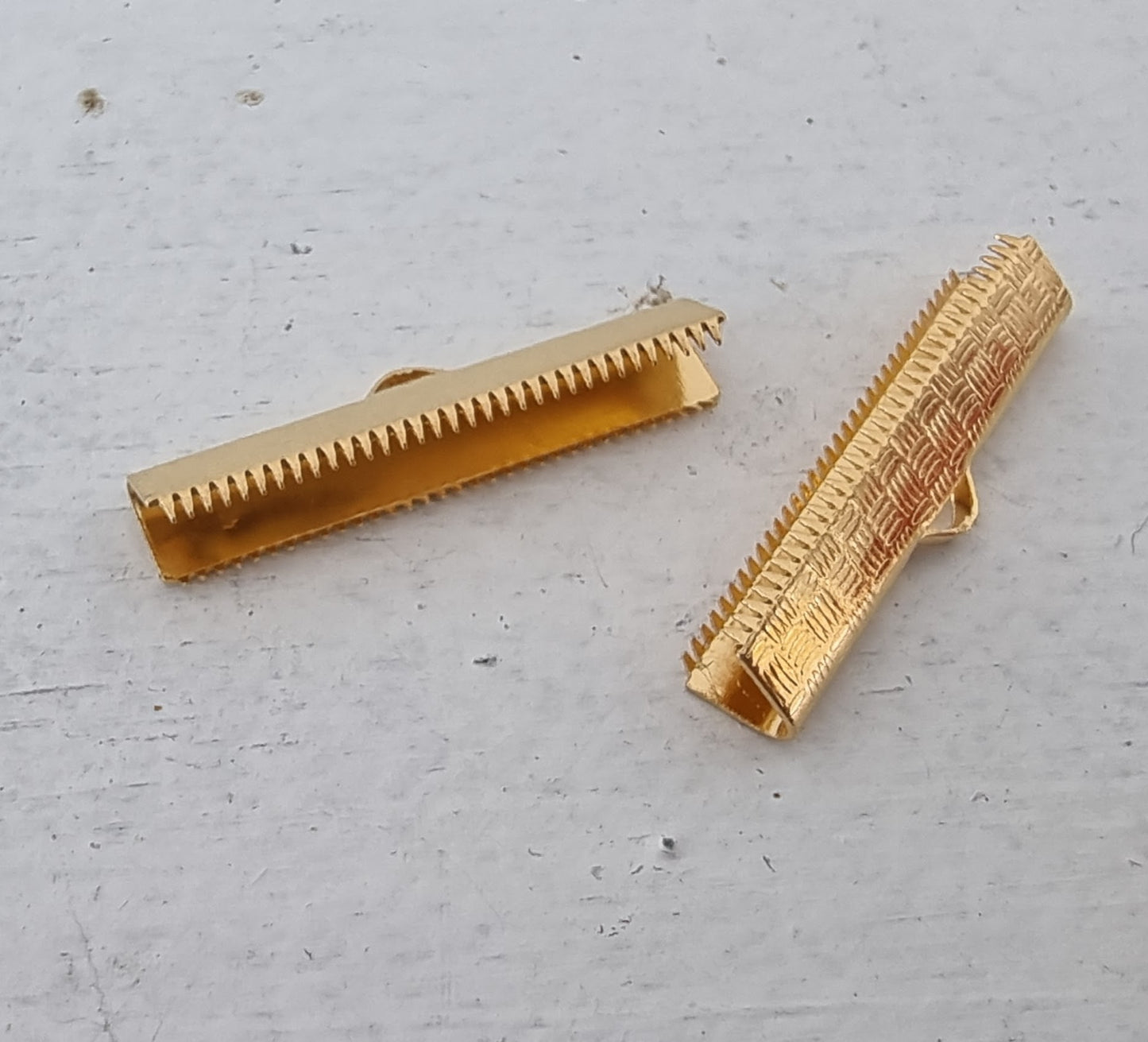 Ändfäste platta band 24k guldpläterad -  Bredare modell, 29 mm, 2- pack