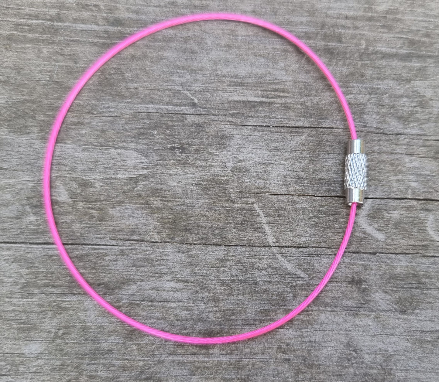 Wire armband - Fuchsia 1mm