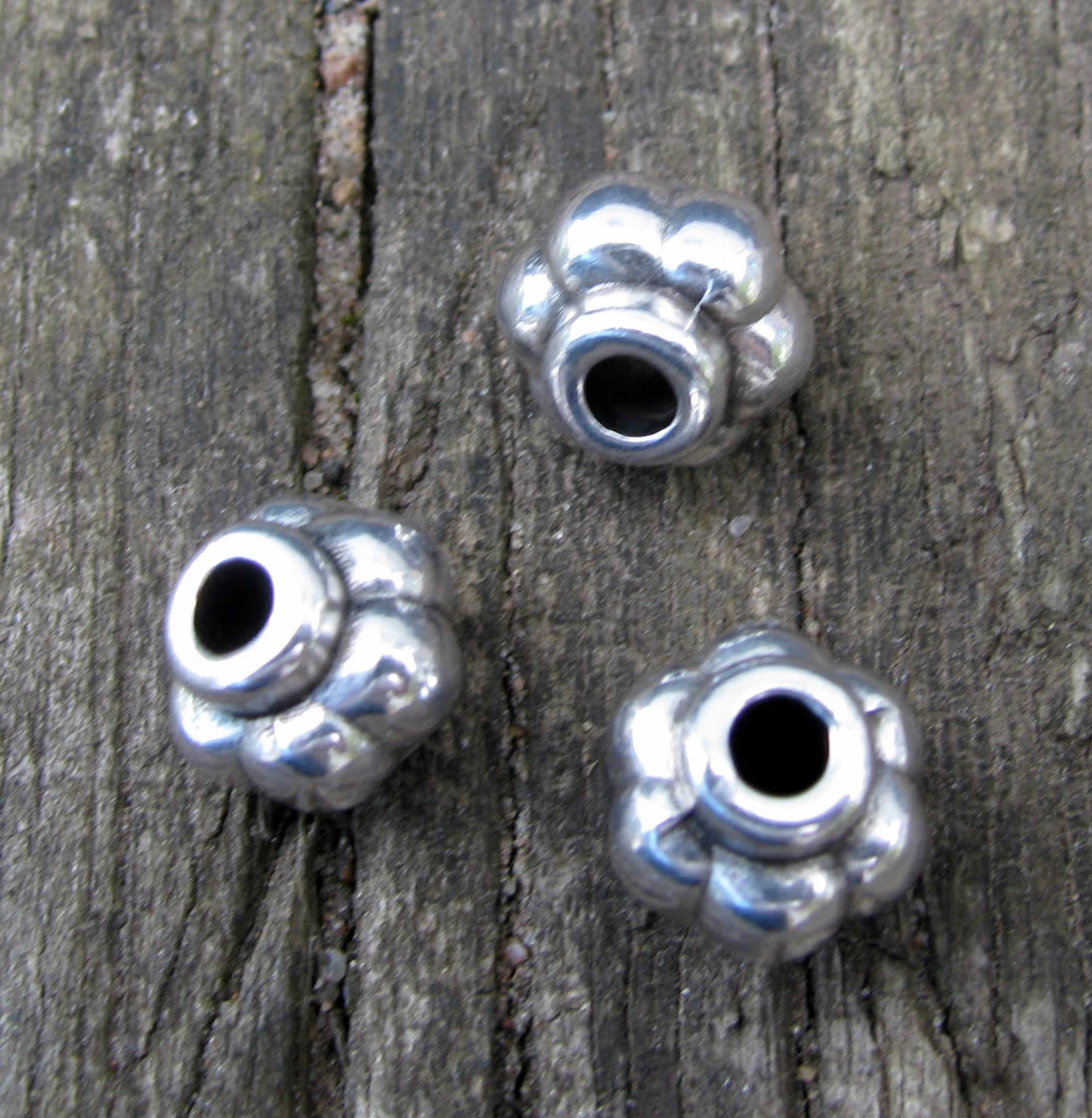 Mellandel Silverfärgad - Rund pumpaformad , 8mm, 3-pack