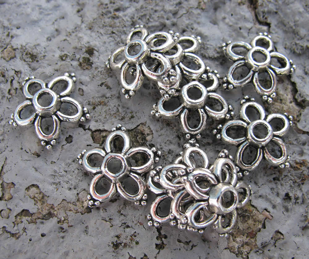 Pärlhattar silverfärgade - 5- bladig spetsblomma, 13mm, 10- pack