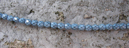 Tjeckiska Firepolish - Snake Placid Blue 6mm, 1 sträng