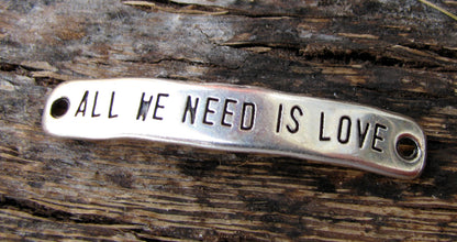 Connector Silverfärgat - All we need is love 40x7mm,1 styck