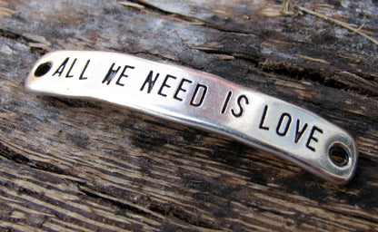 Connector Silverfärgat - All we need is love 40x7mm,1 styck