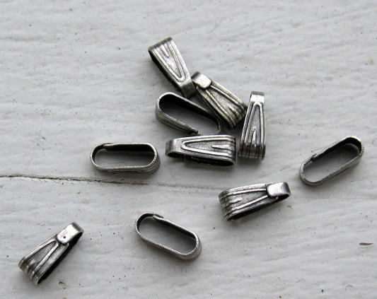 Berlockhållare / Bail Antiksilverfärgade - Smala med streck, 7,4mm, 10- pack