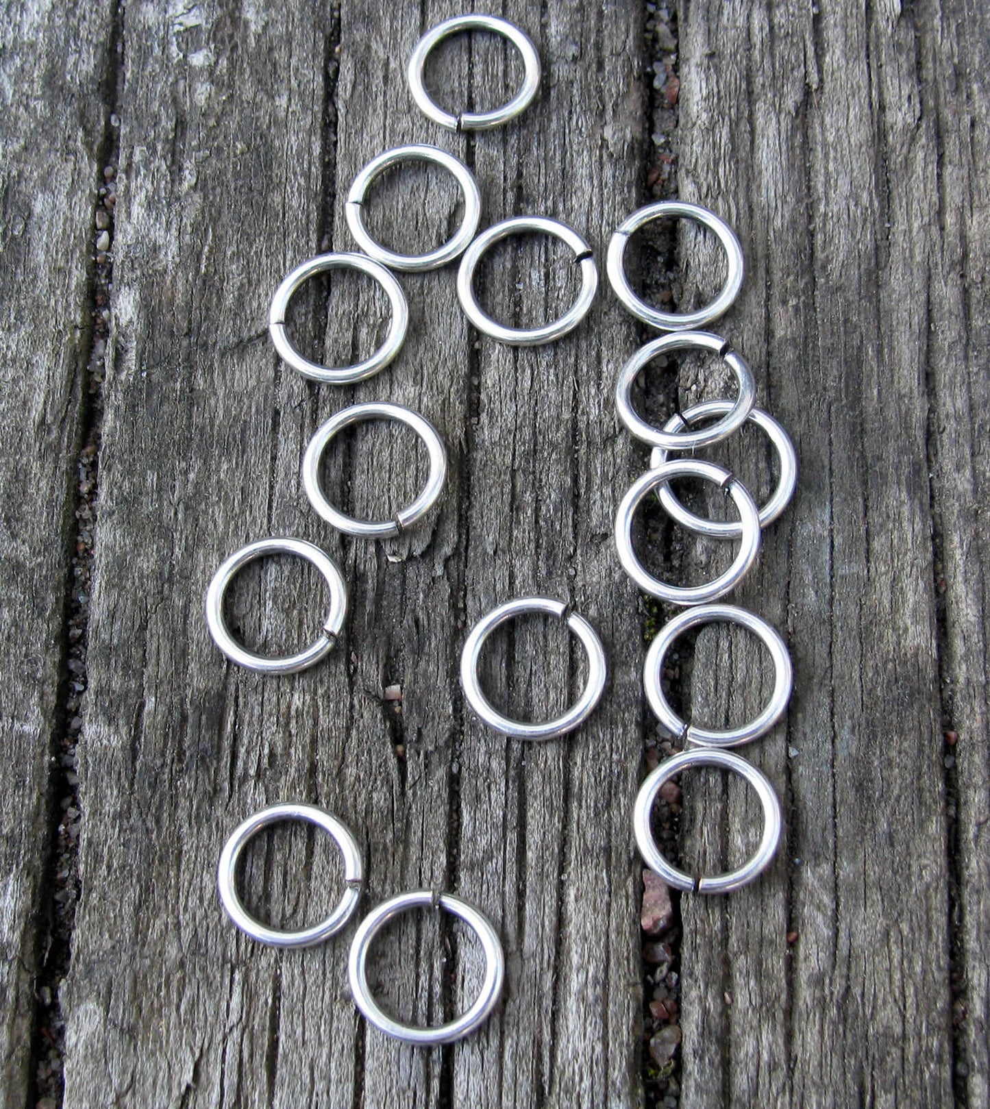 Bindringar silverfärgade  - 8x1 mm, 20- pack