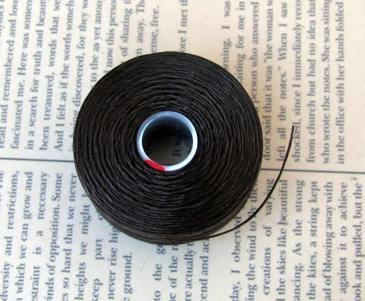 S- Lon bead thread - Chocolate, strl D, 1 rulle