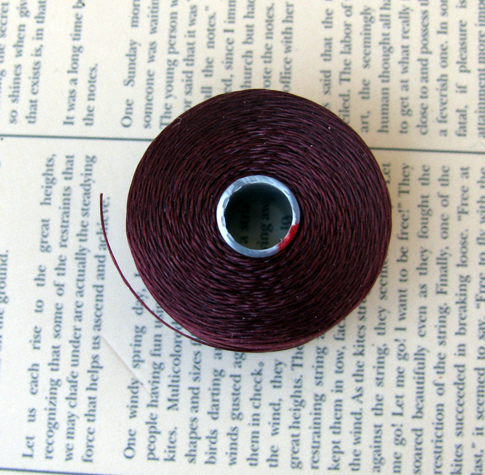 S- Lon bead thread - Burgundy, strl D, 1 rulle