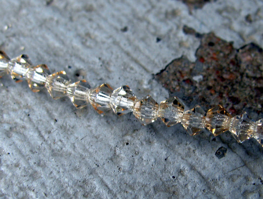 Tjeckiska MC Bicone - Crystal Honey, 3 mm 1 sträng