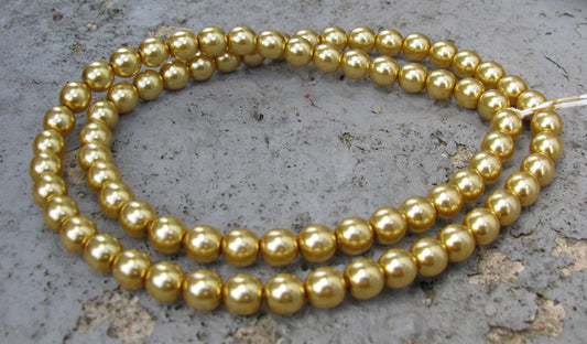 Tjeckiska vaxade glaspärlor - Gold 6mm, 1 sträng