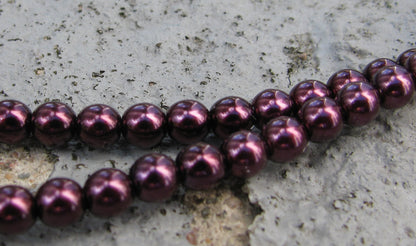 Tjeckiska vaxade glaspärlor - Burgundy 4mm, 1 sträng