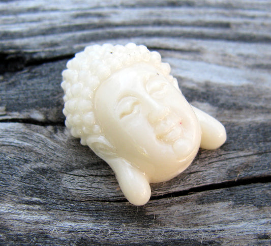 Imiterad Korall - Buddha, Vit 16x11mm, 1 styck