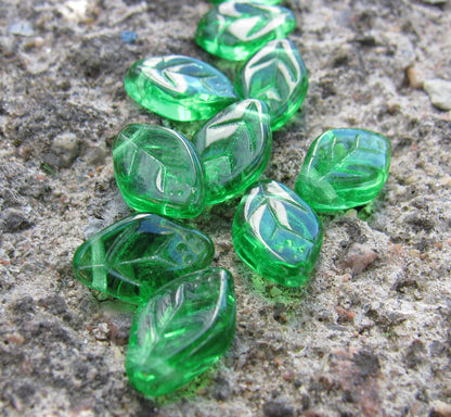 Glaspärlor Löv - Emerlad, 7x12mm,10- pack