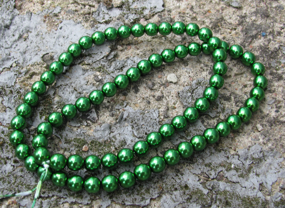 Tjeckiska vaxade glaspärlor - Xmas Green 6mm, 1 sträng