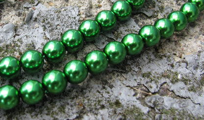 Tjeckiska vaxade glaspärlor - Xmas Green 6mm, 1 sträng