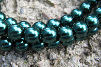 Tjeckiska vaxade glaspärlor - Deep Emerald 8mm, 1 sträng