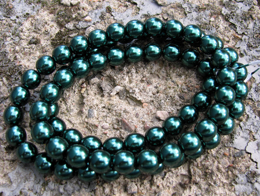 Tjeckiska vaxade glaspärlor - Deep Emerald 8mm, 1 sträng