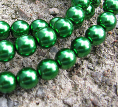 Tjeckiska vaxade glaspärlor - Xmas Green 8mm, 1 sträng