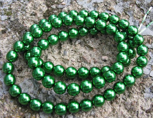 Tjeckiska vaxade glaspärlor - Xmas Green 8mm, 1 sträng