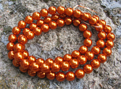 Tjeckiska vaxade glaspärlor - Burnt Orange 8mm, 1 sträng