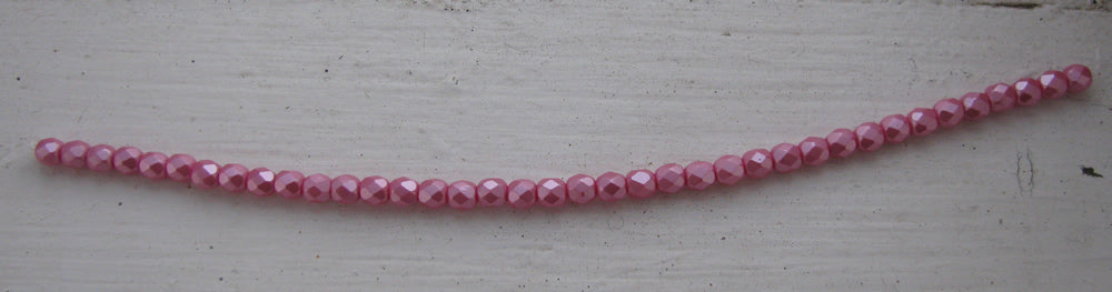 Tjeckiska FP facetterade - Pastel Pink, 4 mm 1 sträng