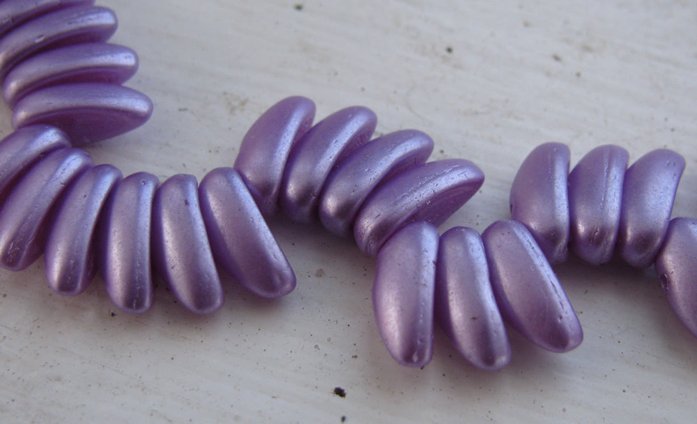 Chili Bead - Pastel Lilac, 1 sträng