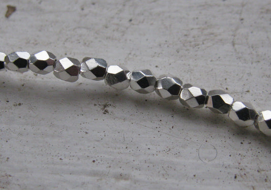 Tjeckiska Firepolish - Silver Plate 3 mm, 1 sträng