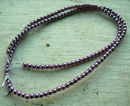 Tjeckiska vaxade glaspärlor - Fuchsia 2mm, 1 sträng