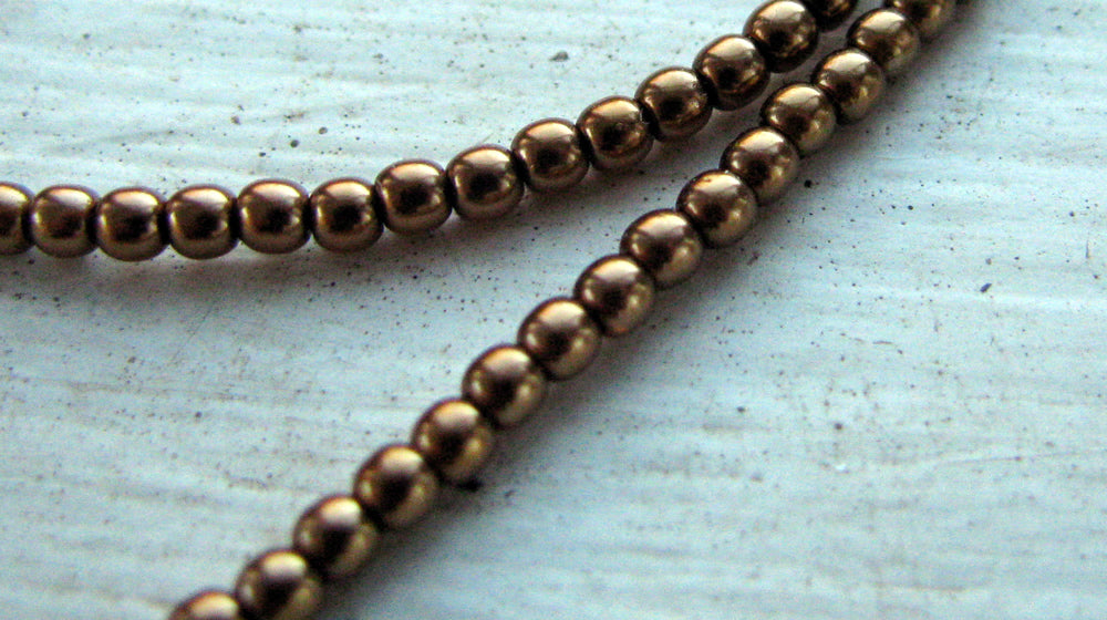 Tjeckiska vaxade glaspärlor - Antique Gold 2mm, 1 sträng