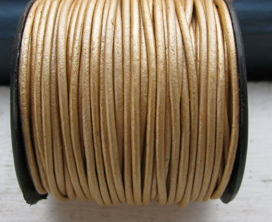 Läderband ca 1,5 mm - Metallic Gold, 1 m