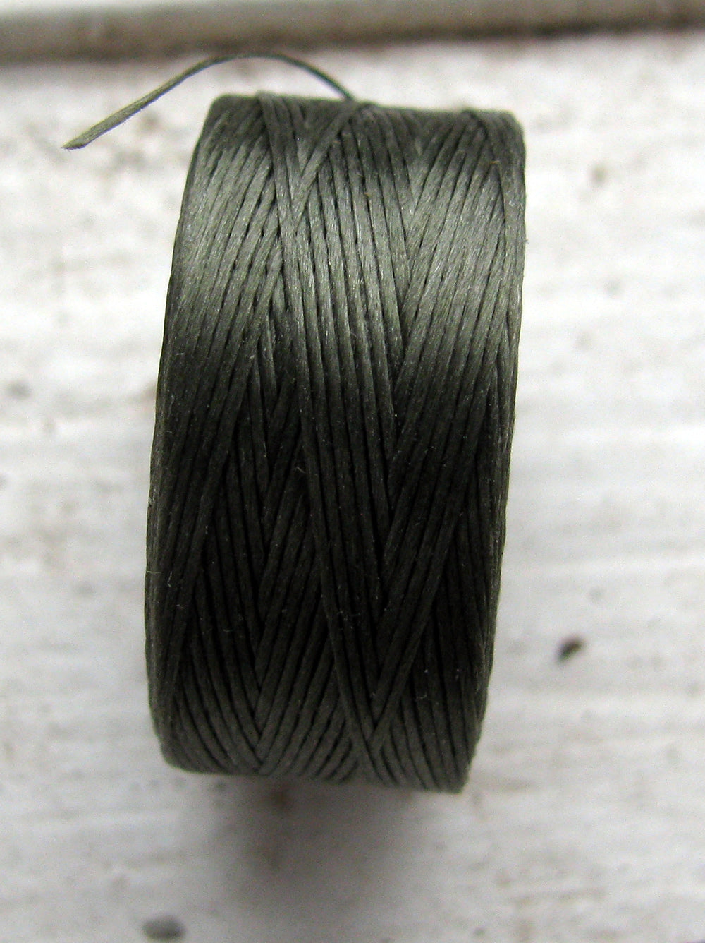 S- Lon bead thread - Olive, strl D, 1 rulle