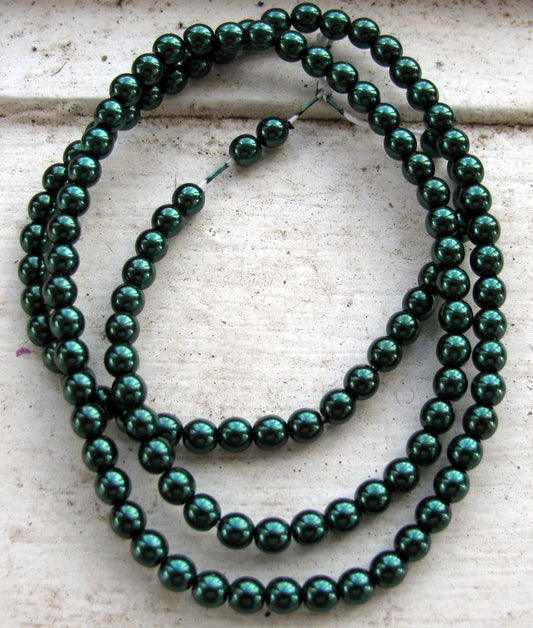 Tjeckiska vaxade glaspärlor - Deep Emerald 4mm, 1 sträng