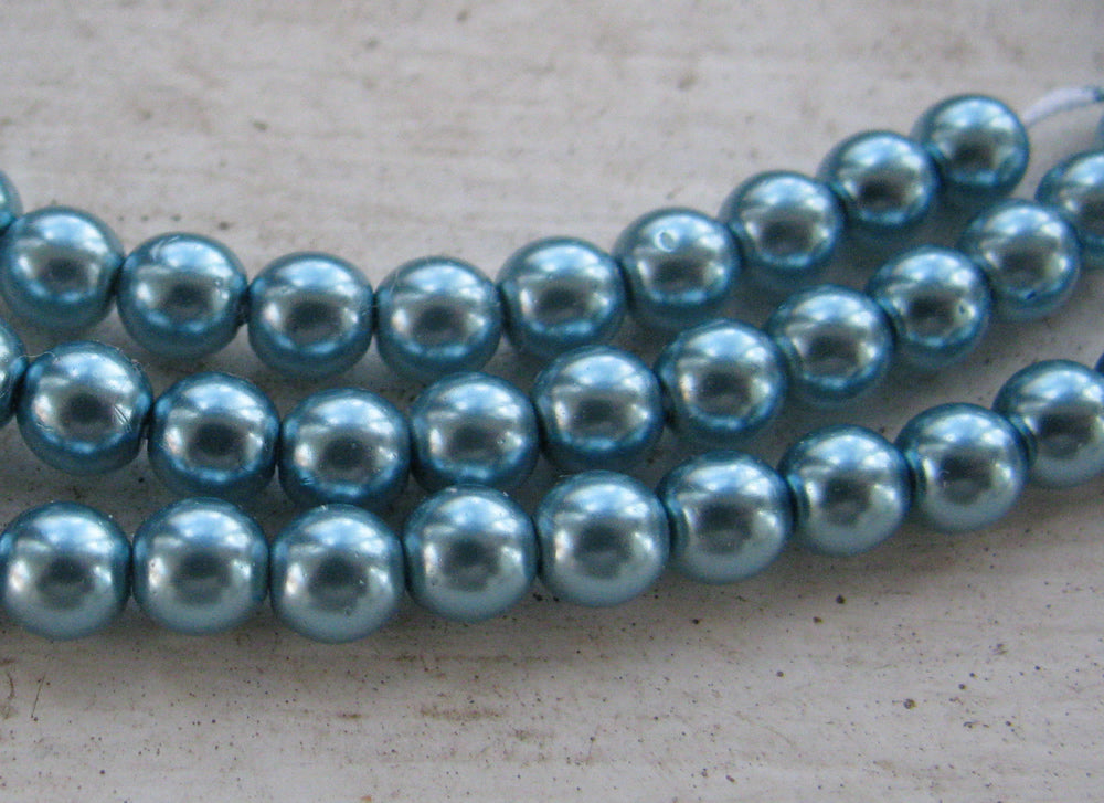 Tjeckiska vaxade glaspärlor - Cerulean 4mm, 1 sträng