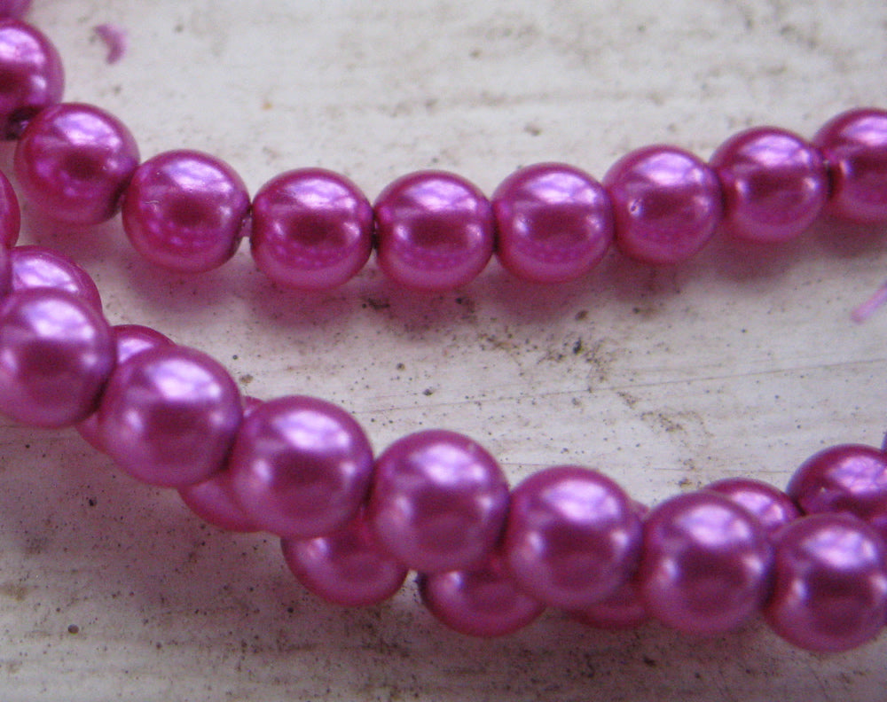 Tjeckiska vaxade glaspärlor - Hot Pink 4mm, 1 sträng