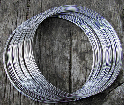 Memorywire Halsband - Silverfärgad, 0,6mm, ca 75 varv